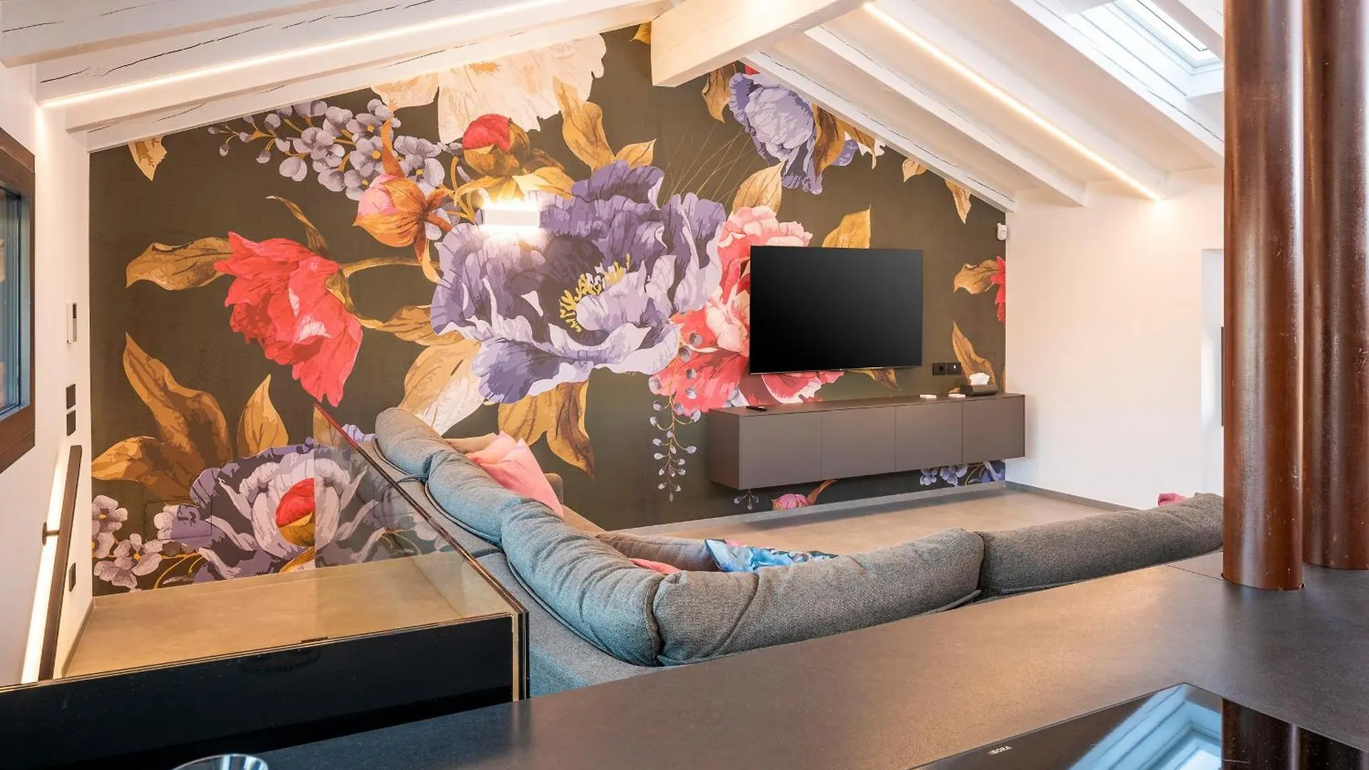 Blumen Apartment Bardolino Italy