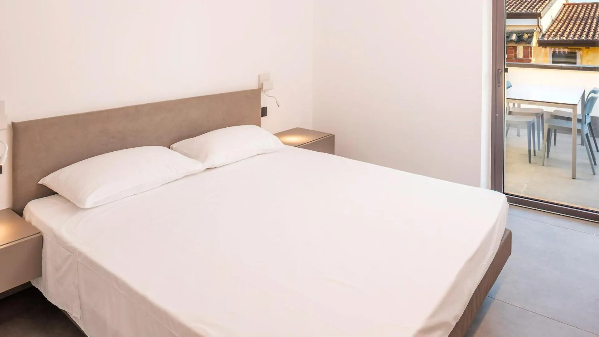 Blumen Apartment Bardolino 0*,  Italy
